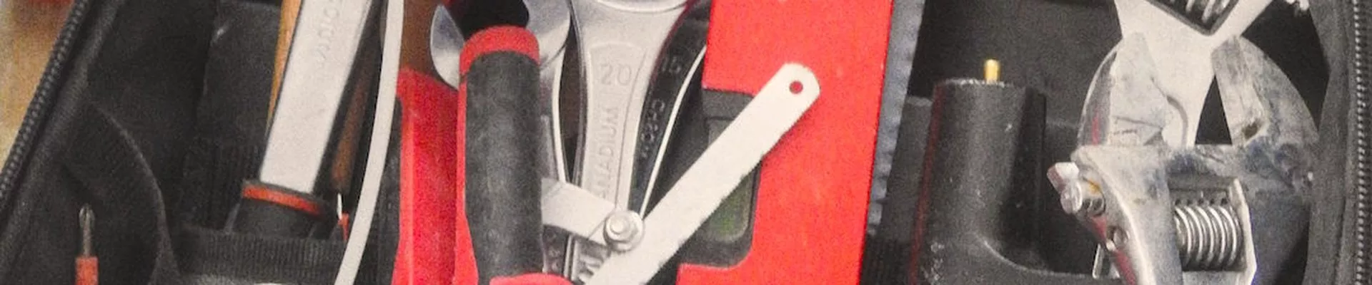 Tool bag with equipment for maintenance work