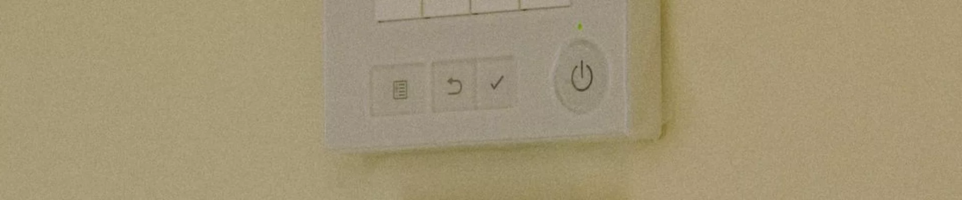 So vermeiden Sie, dass Sie die Klimaanlage reparieren müssen: Wandthermostat in einem Ferienhaus