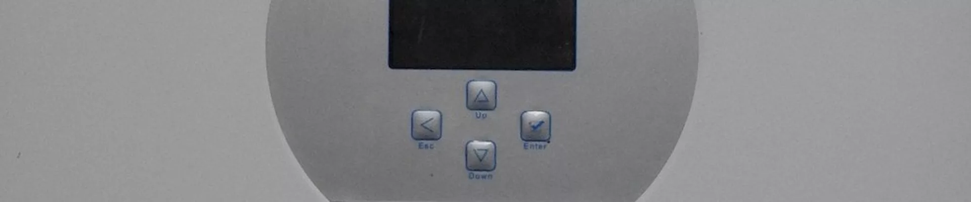 Wechselrichter mit Display in einem Technikraum
